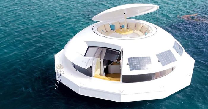 This Floating Pod Is A Certified Boat With Accommodation Inside That Can Be Used For SailingThis Floating Pod Is A Certified Boat With Accommodation Inside That Can Be Used For Sailing