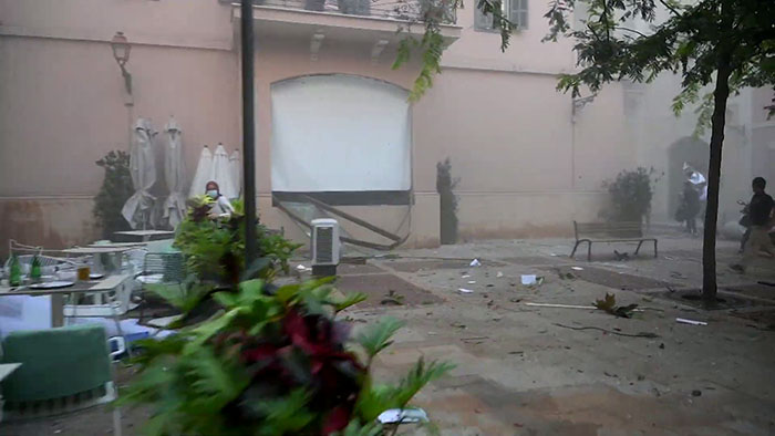 Photographer Captures The Exact Moment Of The Beirut Explosion In This Wedding Photoshoot Photographer Captures The Exact Moment Of The Beirut Explosion In This Wedding Photoshoot