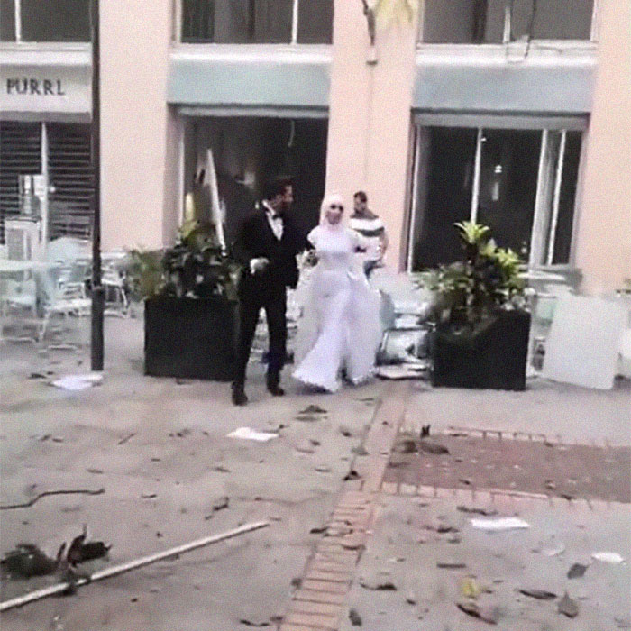 Photographer Captures The Exact Moment Of The Beirut Explosion In This Wedding Photoshoot Photographer Captures The Exact Moment Of The Beirut Explosion In This Wedding Photoshoot