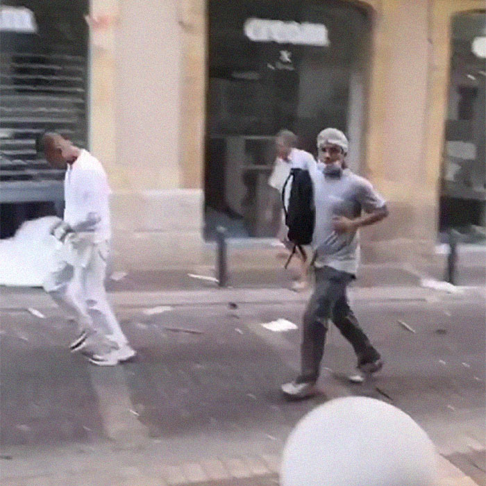 Photographer Captures The Exact Moment Of The Beirut Explosion In This Wedding Photoshoot Photographer Captures The Exact Moment Of The Beirut Explosion In This Wedding Photoshoot