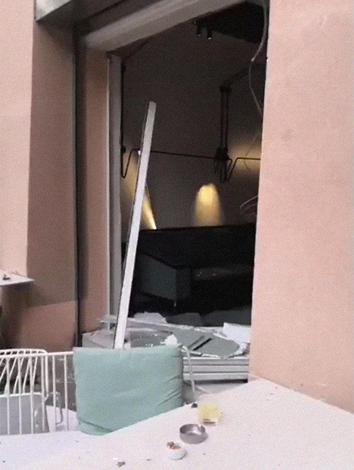 Photographer Captures The Exact Moment Of The Beirut Explosion In This Wedding Photoshoot Photographer Captures The Exact Moment Of The Beirut Explosion In This Wedding Photoshoot