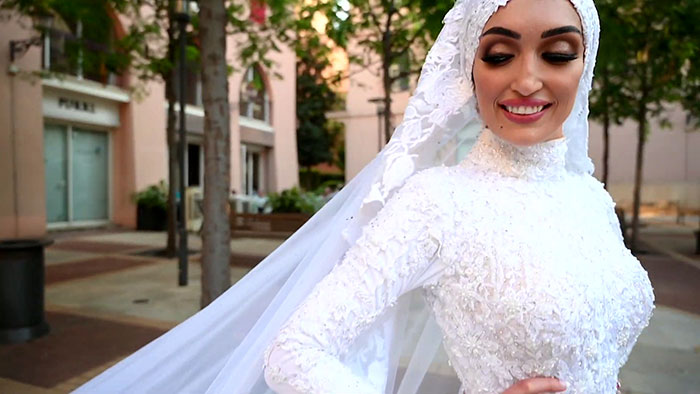 Photographer Captures The Exact Moment Of The Beirut Explosion In This Wedding Photoshoot Photographer Captures The Exact Moment Of The Beirut Explosion In This Wedding Photoshoot