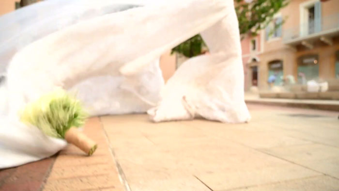 Photographer Captures The Exact Moment Of The Beirut Explosion In This Wedding Photoshoot Photographer Captures The Exact Moment Of The Beirut Explosion In This Wedding Photoshoot