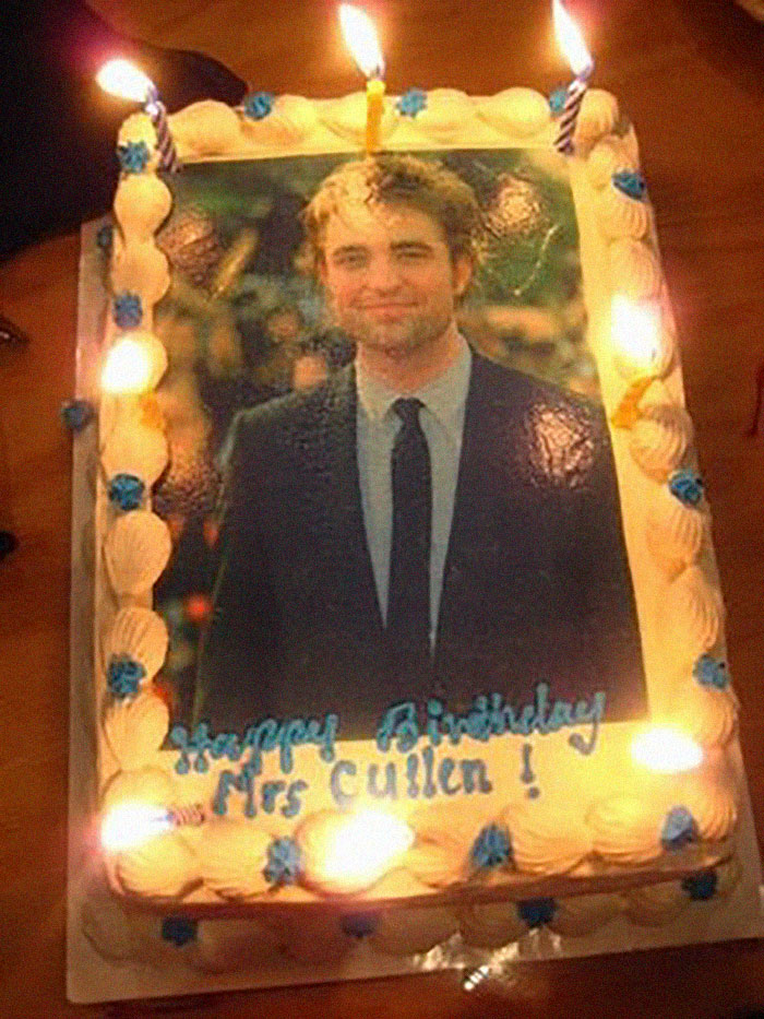 Cakes-With-Threatening-Auras