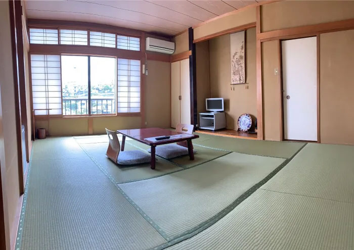 Traditional Japanese Inn Offers Its Guests Cat Companions To Spend The Night With