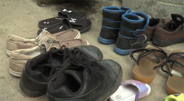 This Cat Loves Stealing His Neighbors' Shoes So Much, His Owner Even Created A Facebook Group To Return Them This Cat Loves Stealing His Neighbors' Shoes So Much, His Owner Even Created A Facebook Group To Return Them