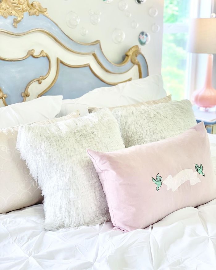 Mom Transforms Her House Into A Disney Fairytale (35 Pics)