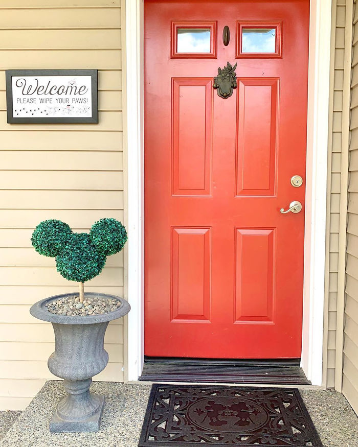 Mom Transforms Her House Into A Disney Fairytale (35 Pics)