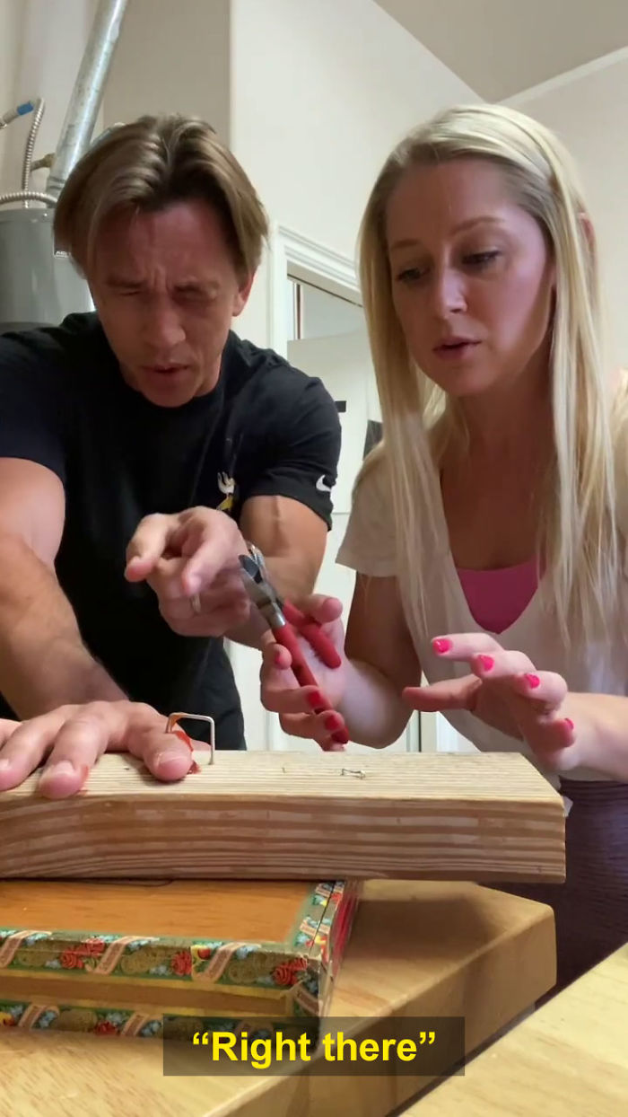 Husband Pranks His Wife Flawlessly And The Video Of Her Hilarious Reaction Got 62M Views In 4 Days On Facebook Husband Pranks His Wife Flawlessly And The Video Of Her Hilarious Reaction Got 62M Views In 4 Days On Facebook