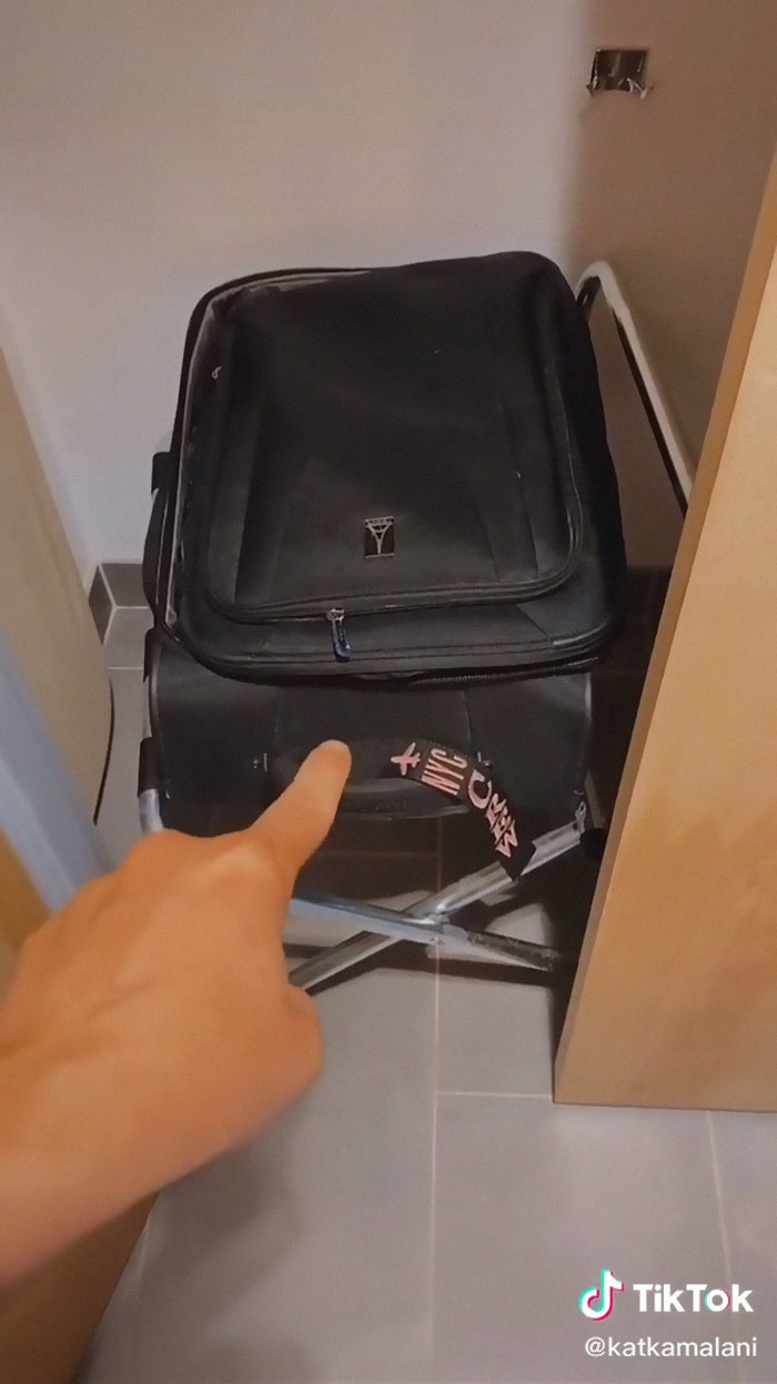 Flight Attendant Shares What Hotel Hacks She Knows, Goes Viral On TikTok Flight Attendant Shares What Hotel Hacks She Knows, Goes Viral On TikTok