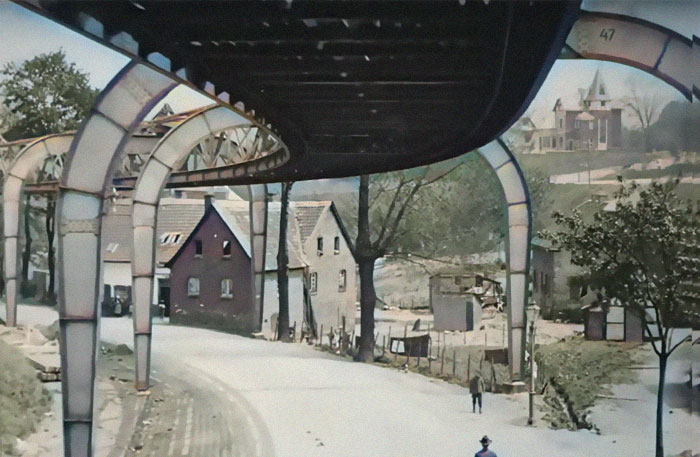 See How Germany Looked In 1902 Thanks To This Rare Footage Taken During A Ride On "The Flying Train"