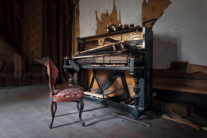 I Traveled Through Europe To Capture Forgotten Pianos (25 Pics)