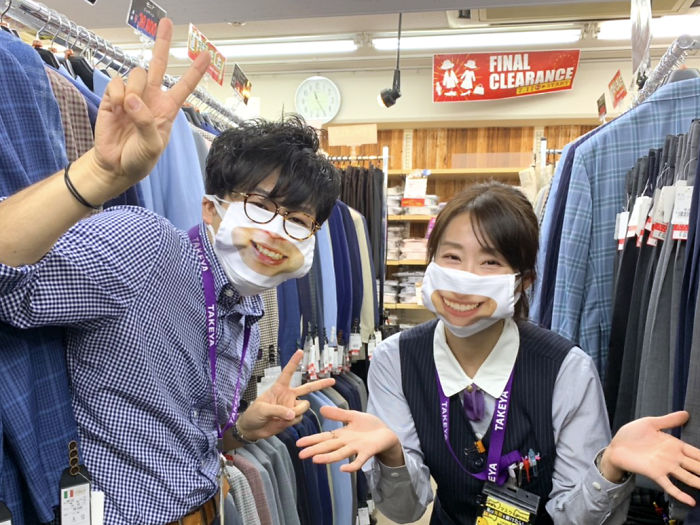 Japanese Shop Launches 'Smile Masks' To Make Customers Think That The Staff Is More Friendly Japanese Shop Launches 'Smile Masks' To Make Customers Think That The Staff Is More Friendly