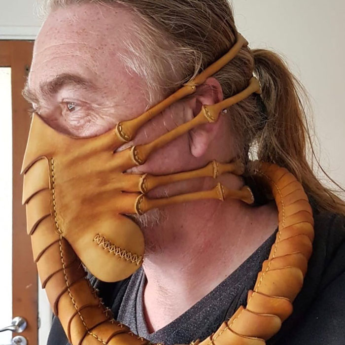 To Protect Himself From The Coronavirus, Artist Crafts A 59-Piece Leather Mask In The Shape Of A Facehugger To Protect Himself From The Coronavirus, Artist Crafts A 59-Piece Leather Mask In The Shape Of A Facehugger