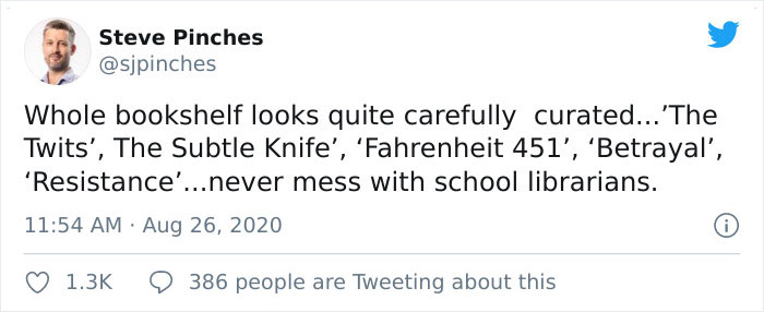 People Notice A Very Specific Book Arrangement Behind Boris Johnson During His Speech, Think The Librarian Did It