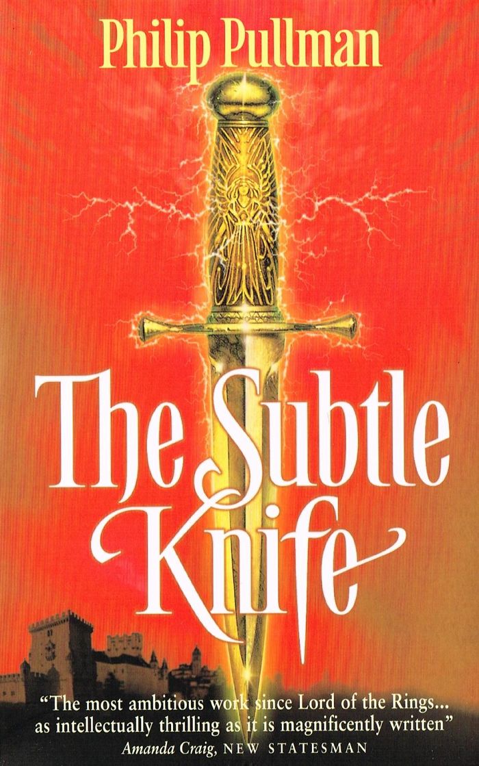 People Notice A Very Specific Book Arrangement Behind Boris Johnson During His Speech, Think The Librarian Did It