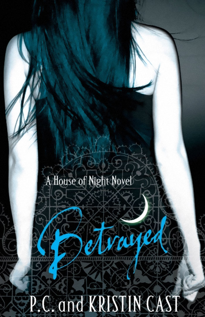 People Notice A Very Specific Book Arrangement Behind Boris Johnson During His Speech, Think The Librarian Did It People Notice A Very Specific Book Arrangement Behind Boris Johnson During His Speech, Think The Librarian Did It