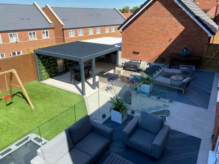 Landscapers Turn This Backyard Into An Amazing Lounge Area