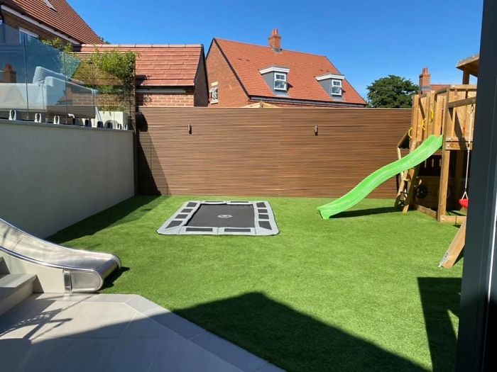 Landscapers Turn This Backyard Into An Amazing Lounge Area