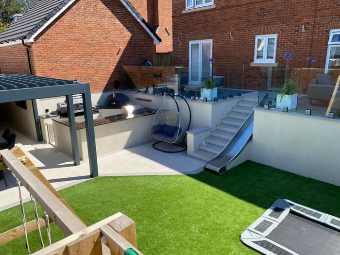 Landscapers Turn This Backyard Into An Amazing Lounge Area