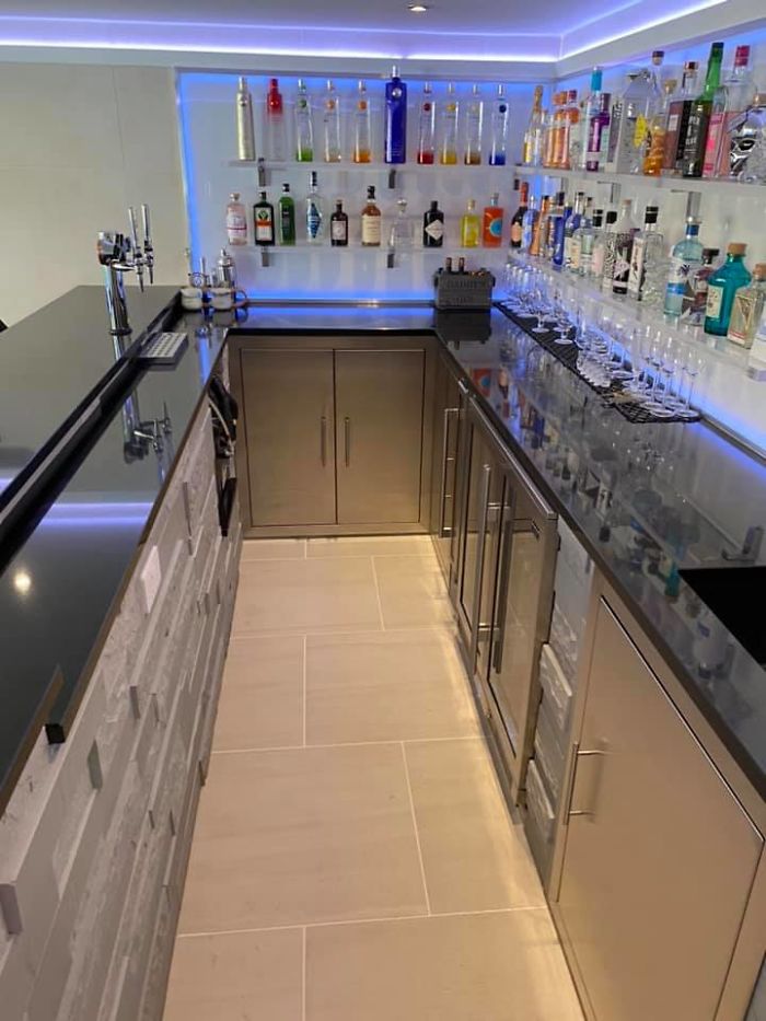 Landscapers Turn This Backyard Into An Amazing Lounge Area