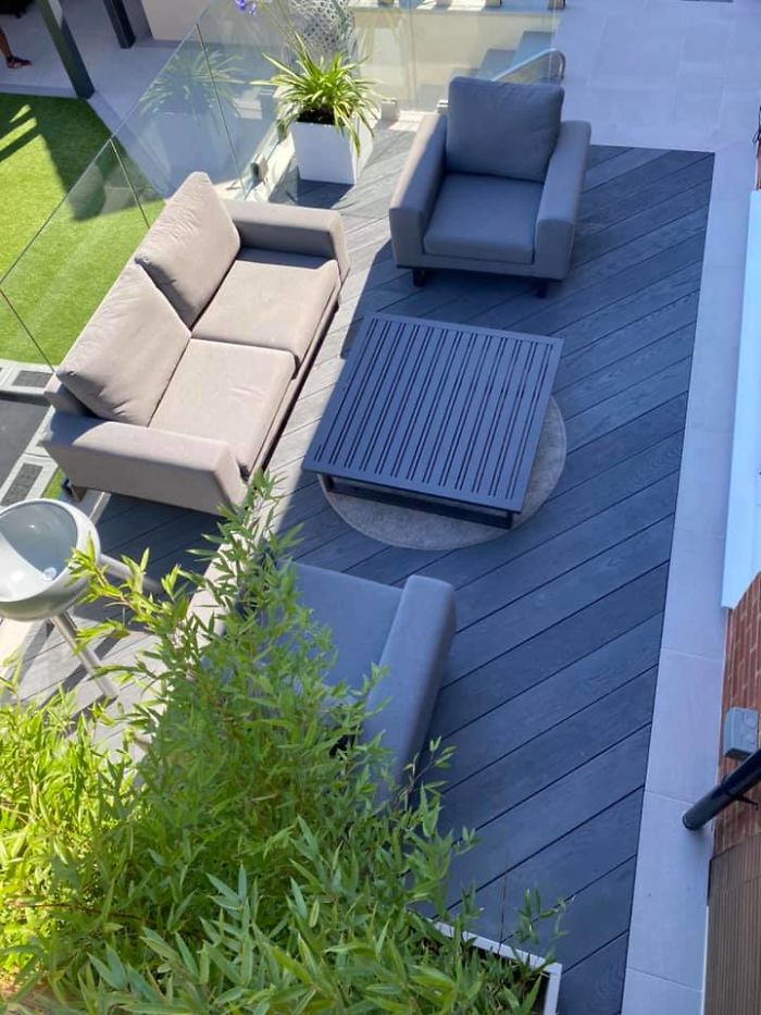 Landscapers Turn This Backyard Into An Amazing Lounge Area