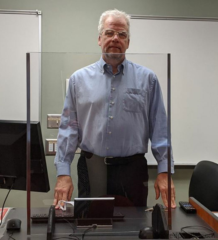 32 Photos Of In-Person Learning And Not Only Teachers Should See It