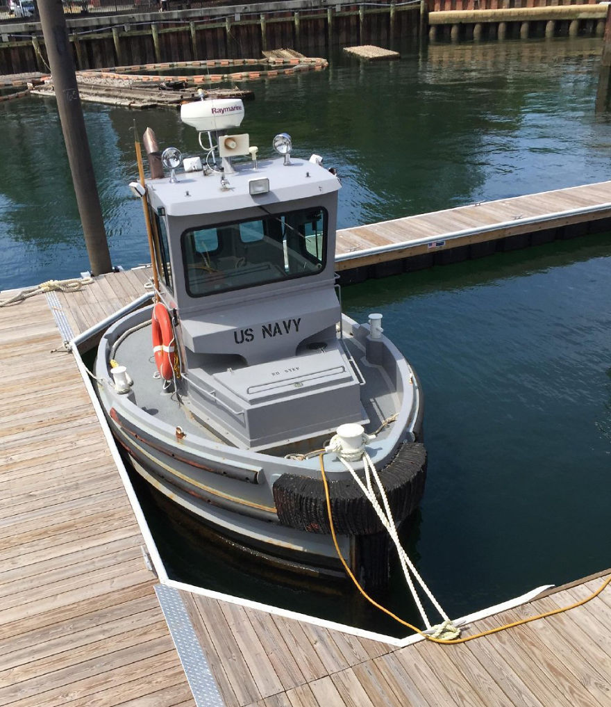 This Tiny Tugboat Is The Smallest Ship In The US Navy