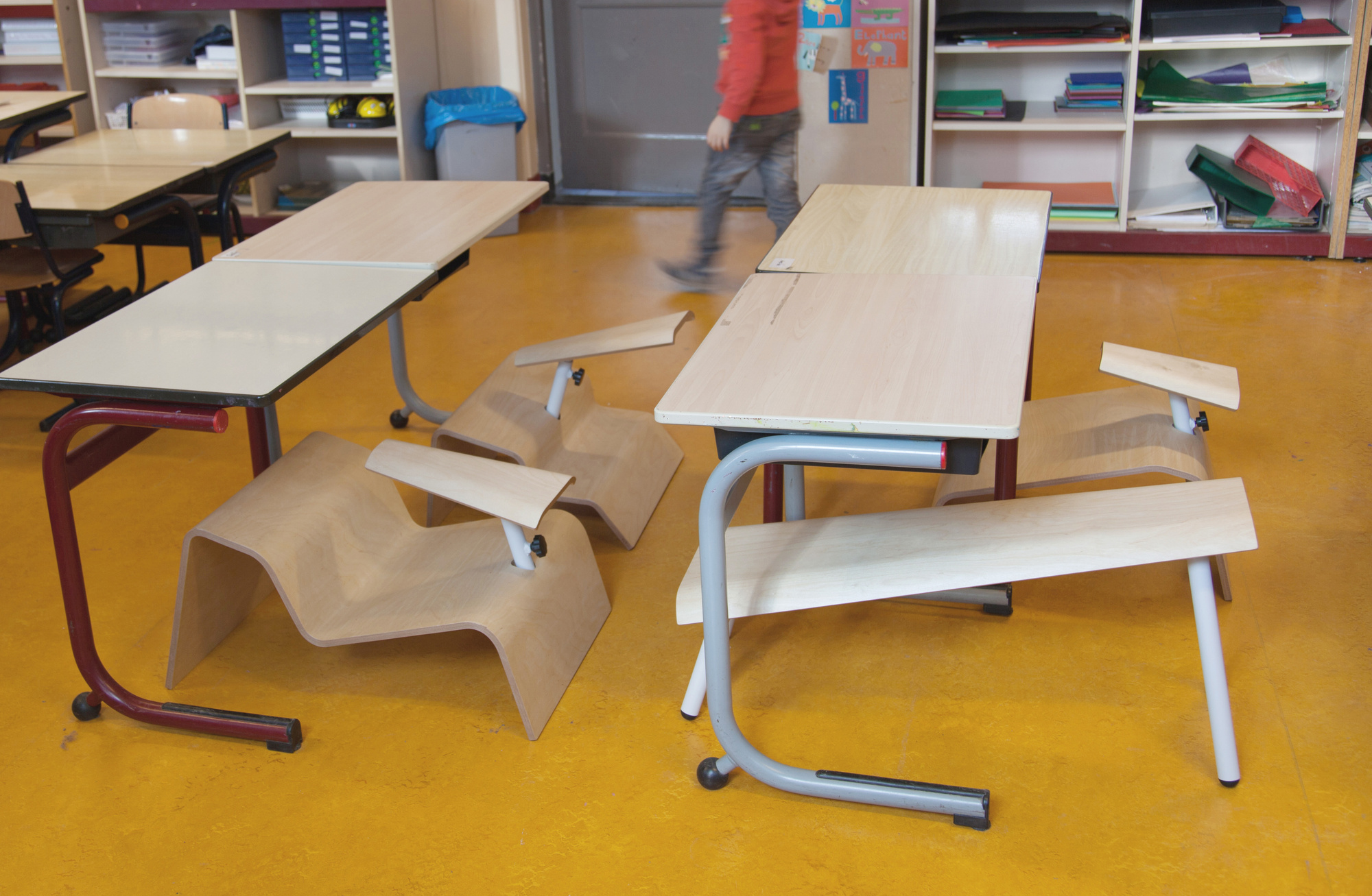 Dutch Designer Creates Innovative Classroom Stools That Encourage Healthy Posture With 4 Available Sitting Positions Dutch Designer Creates Innovative Classroom Stools That Encourage Healthy Posture With 4 Available Sitting Positions