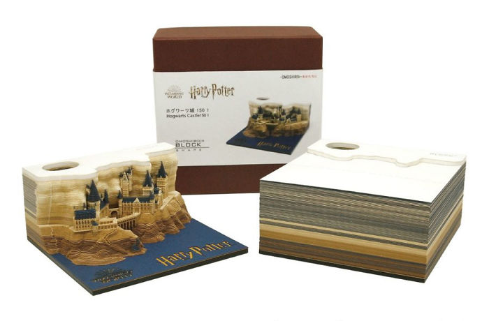 Perfect Gift For Every Harry Potter Fan: This Memo Pad Reveals Hogwarts Castle The More You Peel It Away Perfect Gift For Every Harry Potter Fan: This Memo Pad Reveals Hogwarts Castle The More You Peel It Away