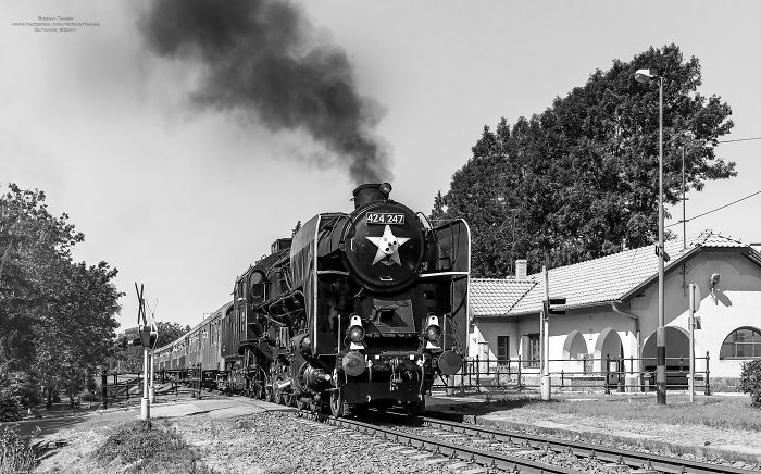 I Spent Five Years With Taking Train Pictures At The Most Exciting Places