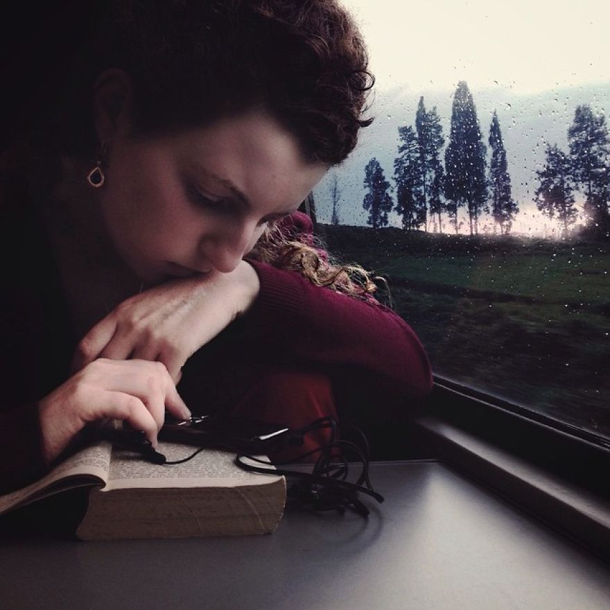 Woman Uses Her iPhone To Photograph Other Passengers On Their Way To Work And The Result Is Pure Art