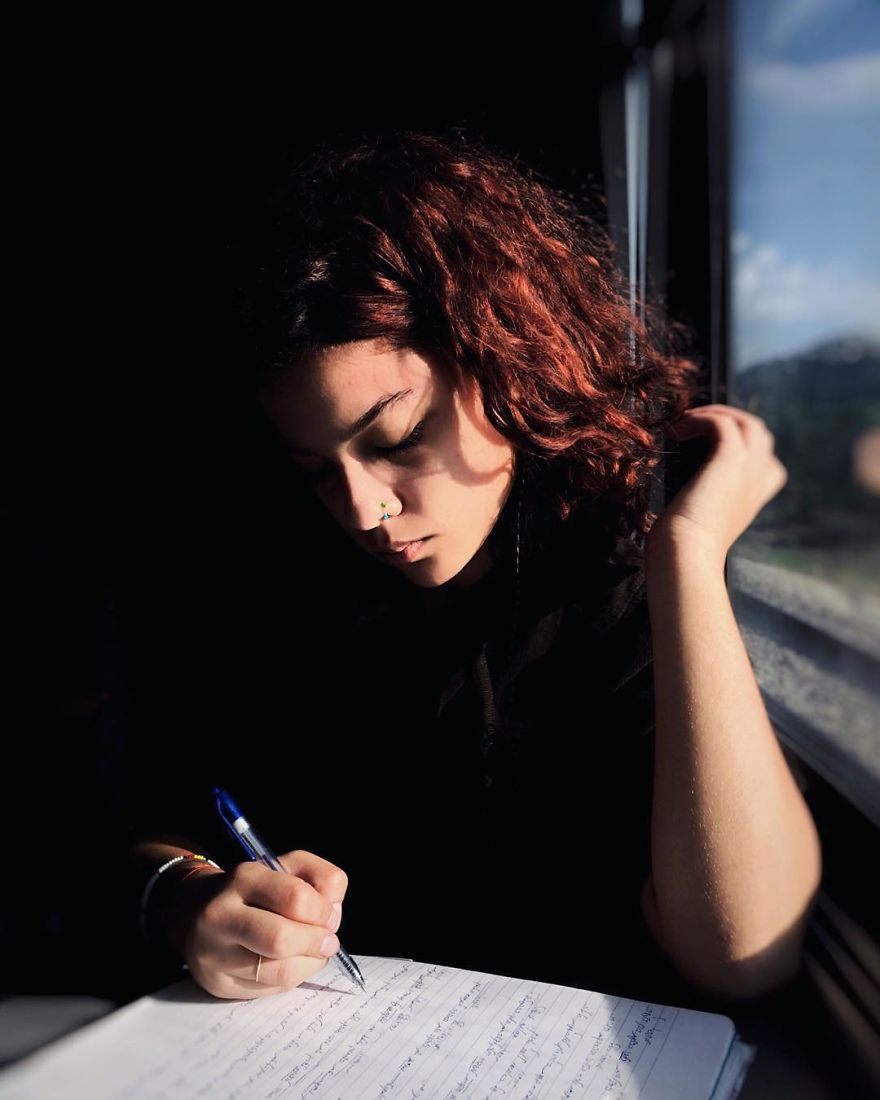 Woman Uses Her iPhone To Photograph Other Passengers On Their Way To Work And The Result Is Pure Art