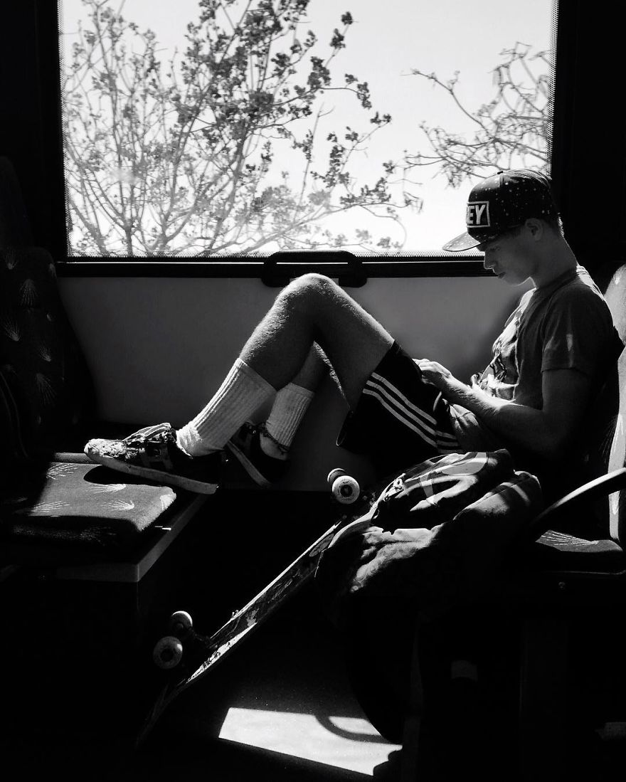 Woman Uses Her iPhone To Photograph Other Passengers On Their Way To Work And The Result Is Pure Art