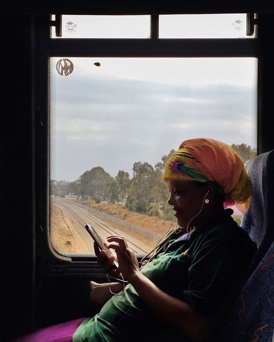 Woman Uses Her iPhone To Photograph Other Passengers On Their Way To Work And The Result Is Pure Art