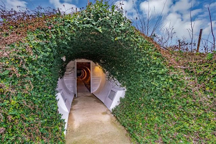 This Is How A $2.25M House That's Built Underground Looks (24 Pics) This Is How A $2.25M House That's Built Underground Looks (24 Pics)