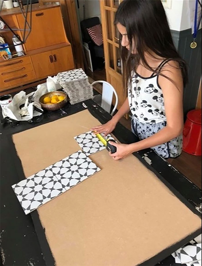 12-Year-Old Girl Redecorates Family Home In A Week For Just Around $125, And Here Are The Results 12-Year-Old Girl Redecorates Family Home In A Week For Just Around $125, And Here Are The Results