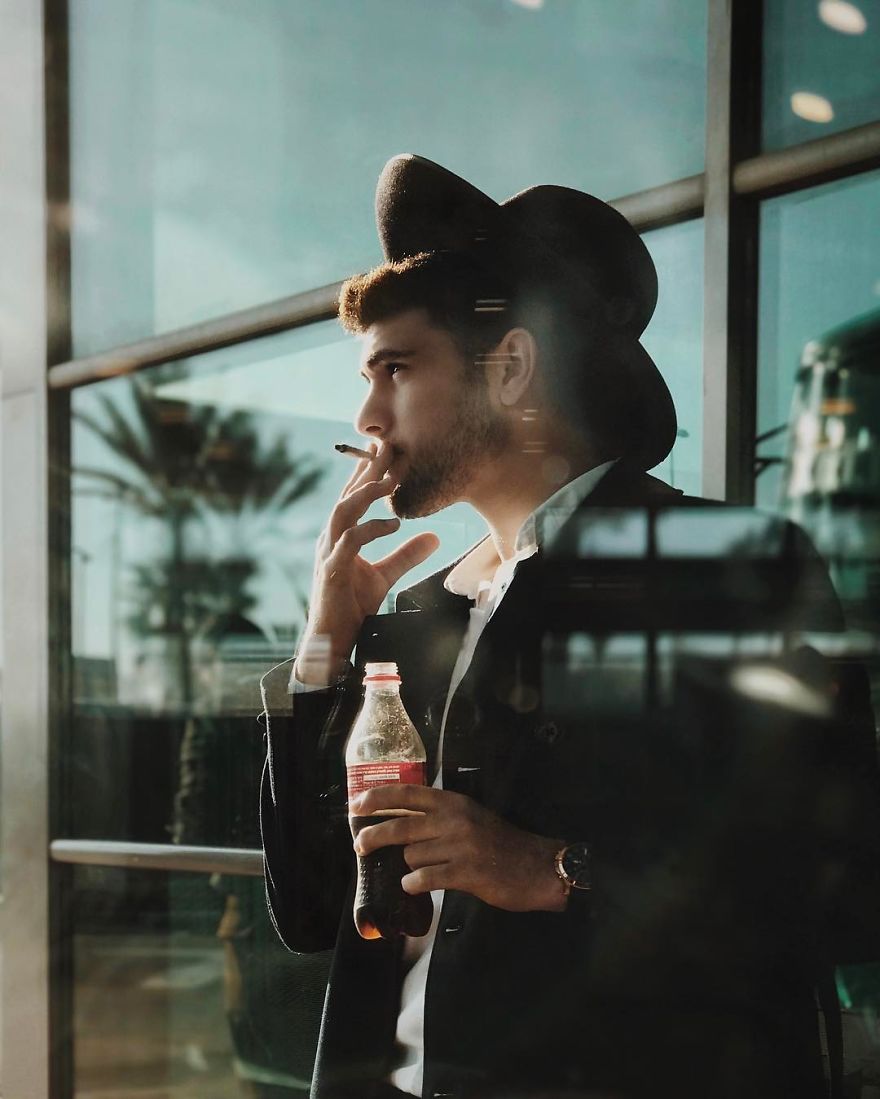 Woman Uses Her iPhone To Photograph Other Passengers On Their Way To Work And The Result Is Pure Art