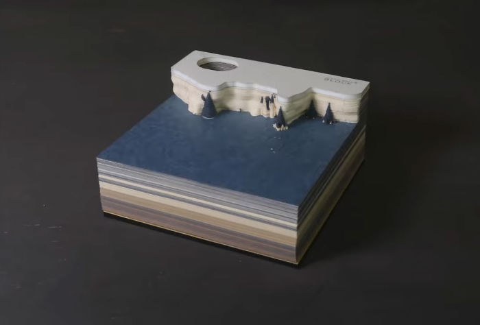 Perfect Gift For Every Harry Potter Fan: This Memo Pad Reveals Hogwarts Castle The More You Peel It Away Perfect Gift For Every Harry Potter Fan: This Memo Pad Reveals Hogwarts Castle The More You Peel It Away