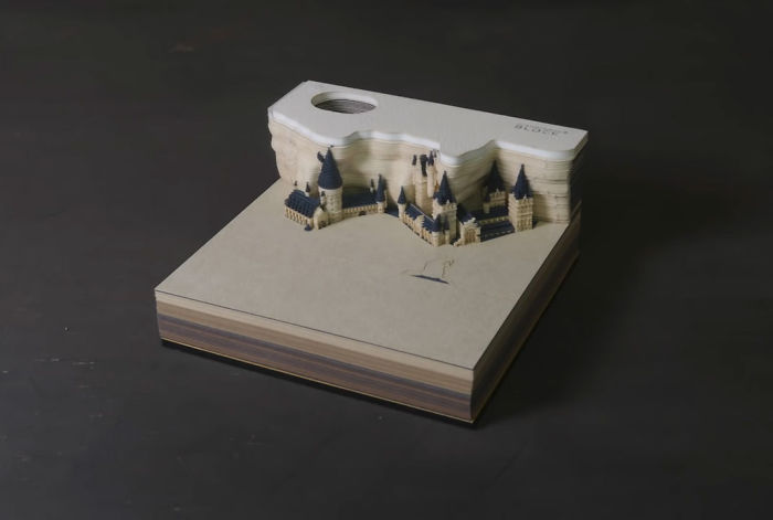 Perfect Gift For Every Harry Potter Fan: This Memo Pad Reveals Hogwarts Castle The More You Peel It Away Perfect Gift For Every Harry Potter Fan: This Memo Pad Reveals Hogwarts Castle The More You Peel It Away