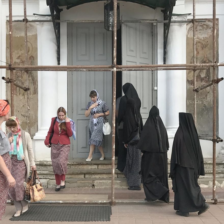 Photographer Reveals Peculiarities Of Russian Daily Life In A Unique Way