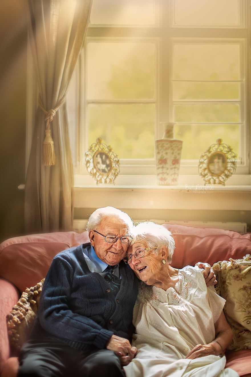 I Photographed This Couple In Their 90s Who Has Been Together For 72 Years To Show What True Love Looks Like (16 Pics) I Photographed This Couple In Their 90s Who Has Been Together For 72 Years To Show What True Love Looks Like (16 Pics)