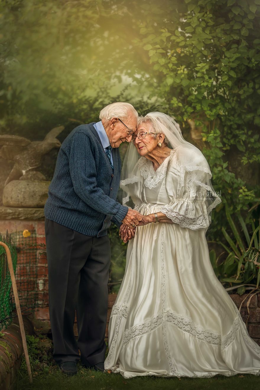 I Photographed This Couple In Their 90s Who Has Been Together For 72 Years To Show What True Love Looks Like (16 Pics) I Photographed This Couple In Their 90s Who Has Been Together For 72 Years To Show What True Love Looks Like (16 Pics)