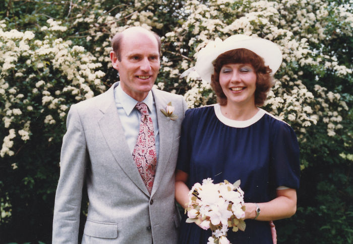 75 Y.O. Man Puts Poster In Window Asking For Friends After Wife Dies 75 Y.O. Man Puts Poster In Window Asking For Friends After Wife Dies