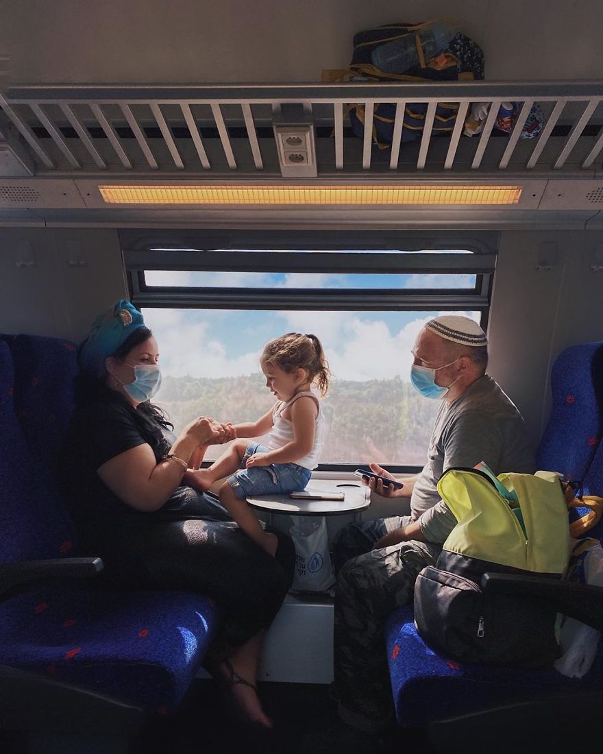 Woman Uses Her iPhone To Photograph Other Passengers On Their Way To Work And The Result Is Pure Art