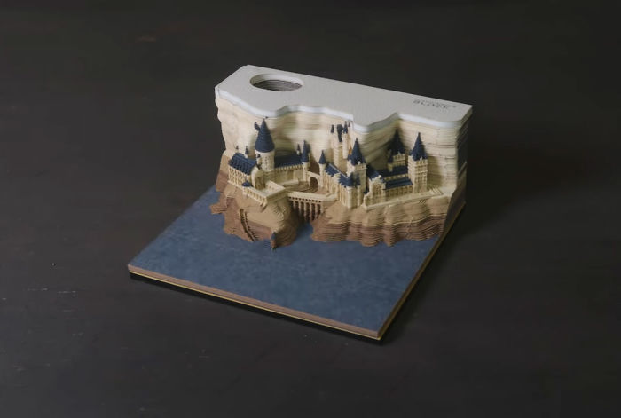 Perfect Gift For Every Harry Potter Fan: This Memo Pad Reveals Hogwarts Castle The More You Peel It Away Perfect Gift For Every Harry Potter Fan: This Memo Pad Reveals Hogwarts Castle The More You Peel It Away