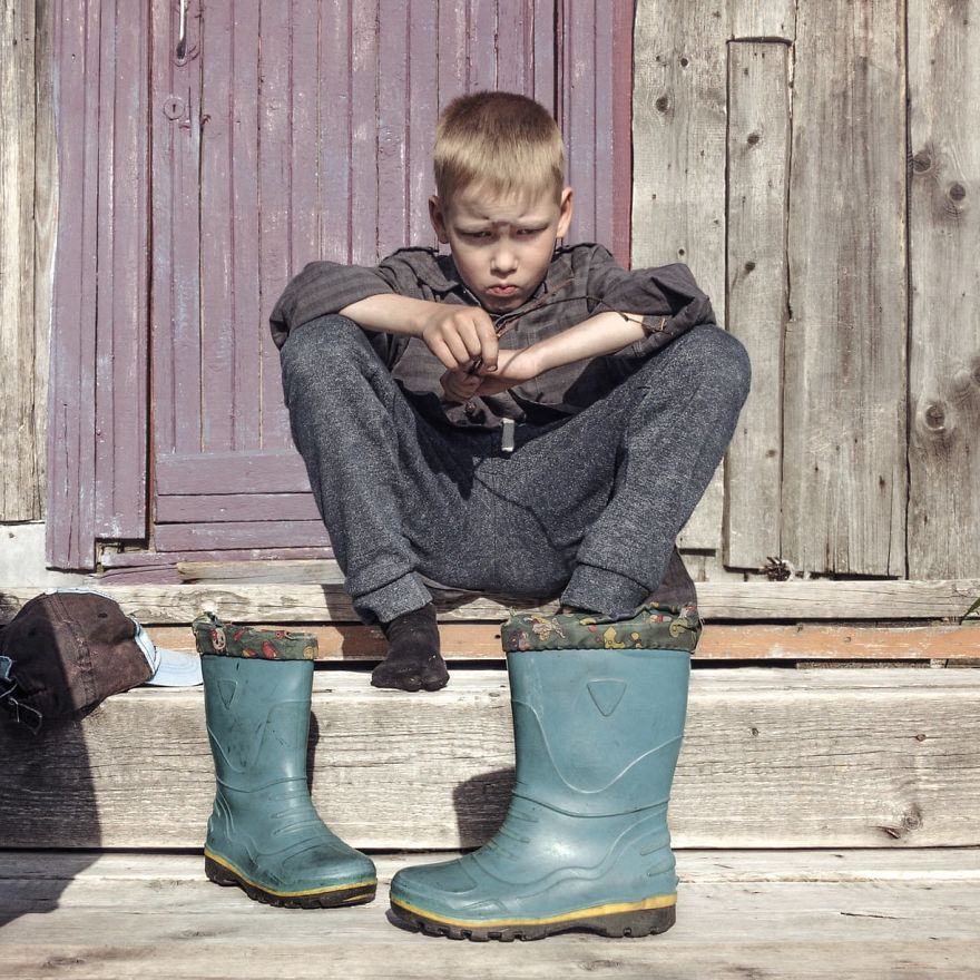 Photographer Reveals Peculiarities Of Russian Daily Life In A Unique Way