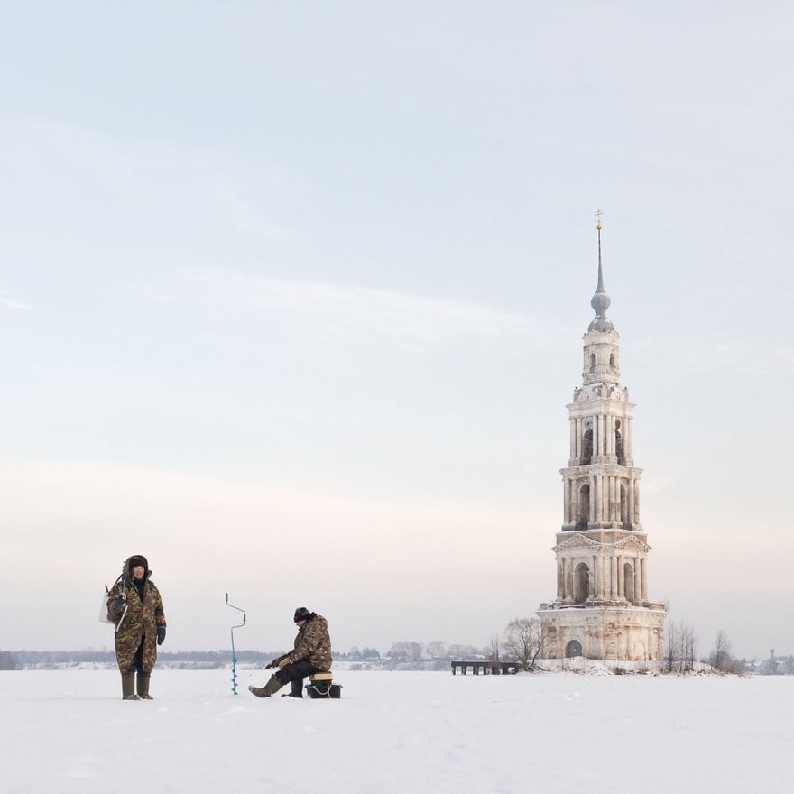 Photographer Reveals Peculiarities Of Russian Daily Life In A Unique Way