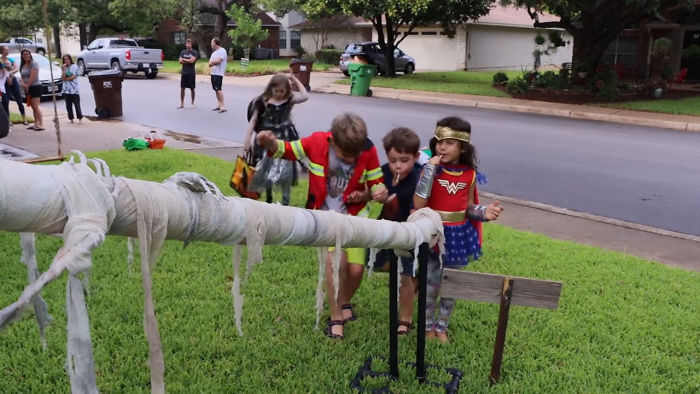 Parents Come Up With A "Candy Slide" For Safe Trick-Or-Treating This Halloween Parents Come Up With A "Candy Slide" For Safe Trick-Or-Treating This Halloween