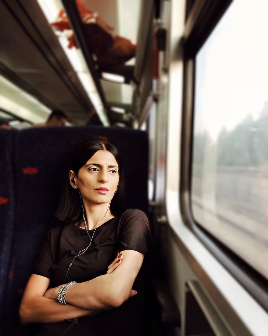 Woman Uses Her iPhone To Photograph Other Passengers On Their Way To Work And The Result Is Pure Art